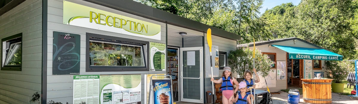 Accueil, réception et services, au Camping Le Site de Castelbouc dans les Gorges du Tarn