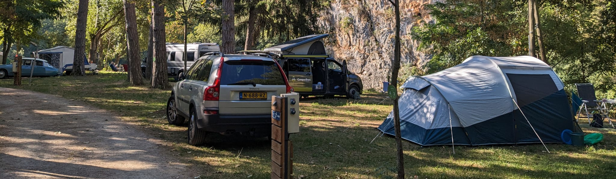 Hors saison estivale, dans les Gorges du Tarn : profitez du calme du Camping de Castelbouc en avril, mai, juin et septembre.