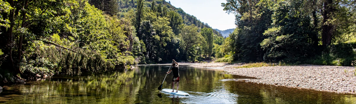 Descente du Tarn en canoë-kayak ou stand-up paddle du Camping Le Site de Castelbouc à Sainte-Enimie