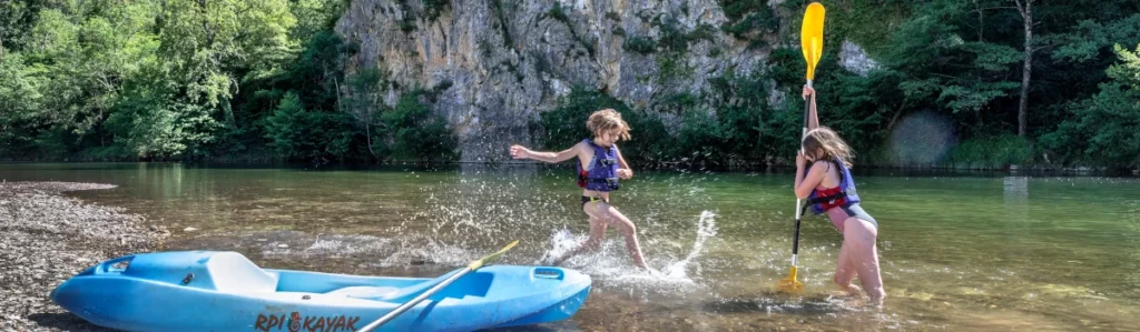 Descente du Tarn en canoë-kayak ou stand-up paddle du Camping Le Site de Castelbouc à Sainte-Enimie et retour à pied par le GR 736