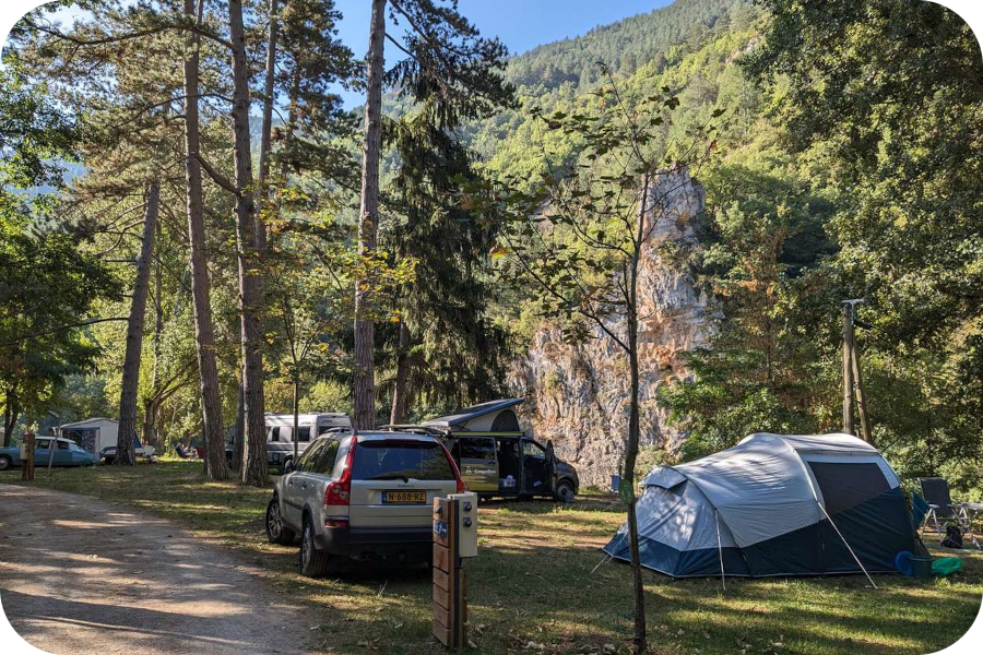 Camping Le Site de Castelbouc - Ställplatser